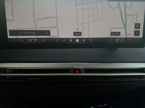 Used 2024 BMW iX xDrive50 w/ Sport Package AWD/4WD image 17