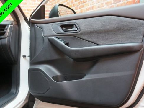 Used 2023 Nissan Rogue S image 61