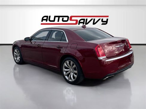Used 2020 Chrysler 300 Touring w/ Chrome Appearance Package image 5