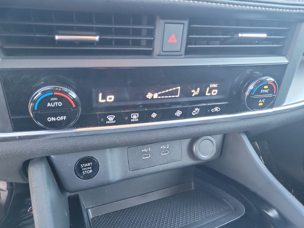 Used 2025 Nissan Rogue SV AWD/4WD image 25