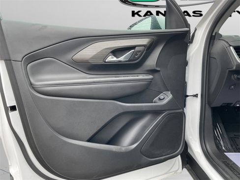 Used 2023 GMC Terrain SLE w/ Driver Convenience Package image 17