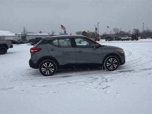 Used 2019 Nissan Kicks SV image 32