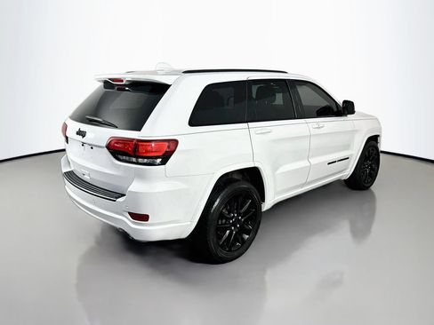 Used 2018 Jeep Grand Cherokee Altitude RWD image 7
