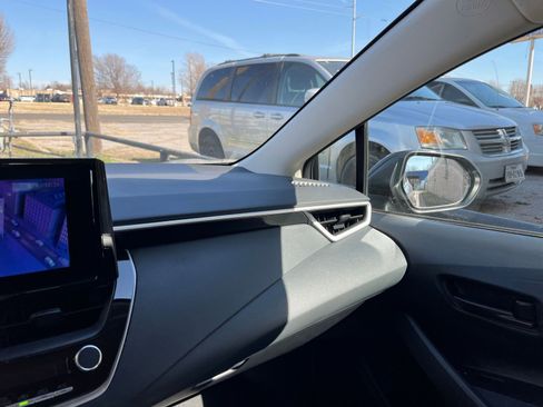 Used 2025 Toyota Corolla LE image 33