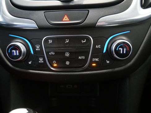 Used 2019 Chevrolet Equinox LT image 22