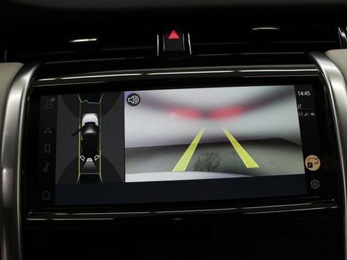 Used 2023 Land Rover Discovery Sport SE image 18