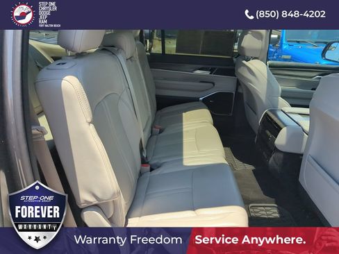 Used 2024 Jeep Wagoneer Series III w/ Premium Group I AWD/4WD image 35