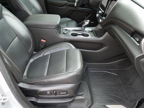 Used 2021 Chevrolet Traverse RS image 23