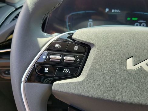Used 2025 Kia Niro EX FWD image 27