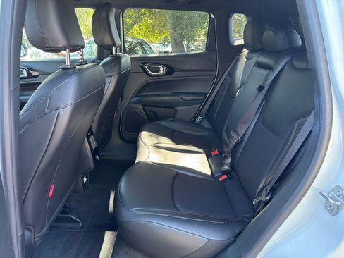 Used 2025 Jeep Compass Trailhawk AWD/4WD image 38