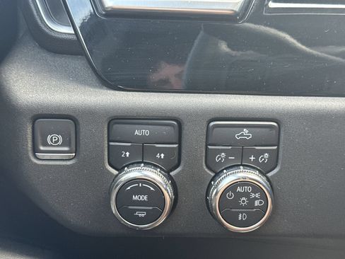 Used 2023 GMC Sierra 1500 Elevation AWD/4WD image 18
