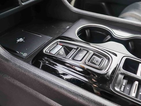 Used 2025 Honda Pilot Touring image 24