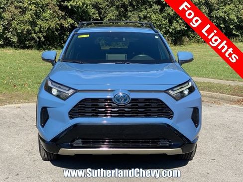 Used 2022 Toyota RAV4 SE image 2