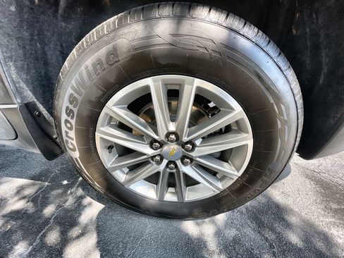 Used 2022 Chevrolet Traverse LT FWD image 32
