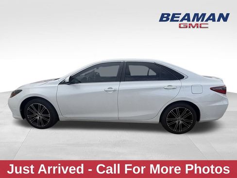 Used 2016 Toyota Camry SE FWD image 1