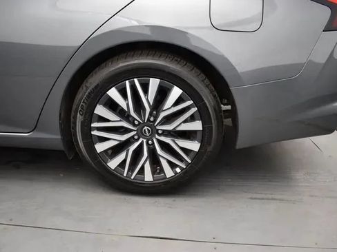 Used 2025 Nissan Altima 2.5 SV FWD image 34