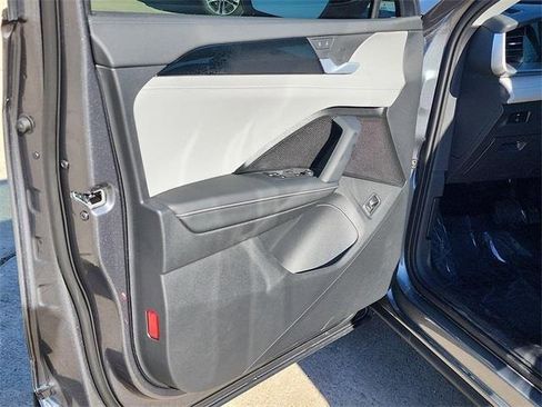 New 2025 Volkswagen Tiguan SE image 10