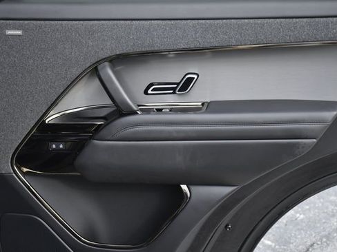 Used 2025 Land Rover Range Rover Sport SE AWD/4WD image 25