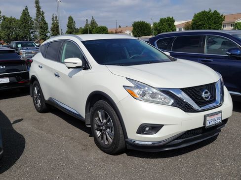 Used 2017 Nissan Murano SL w/ Cargo Package FWD image 3