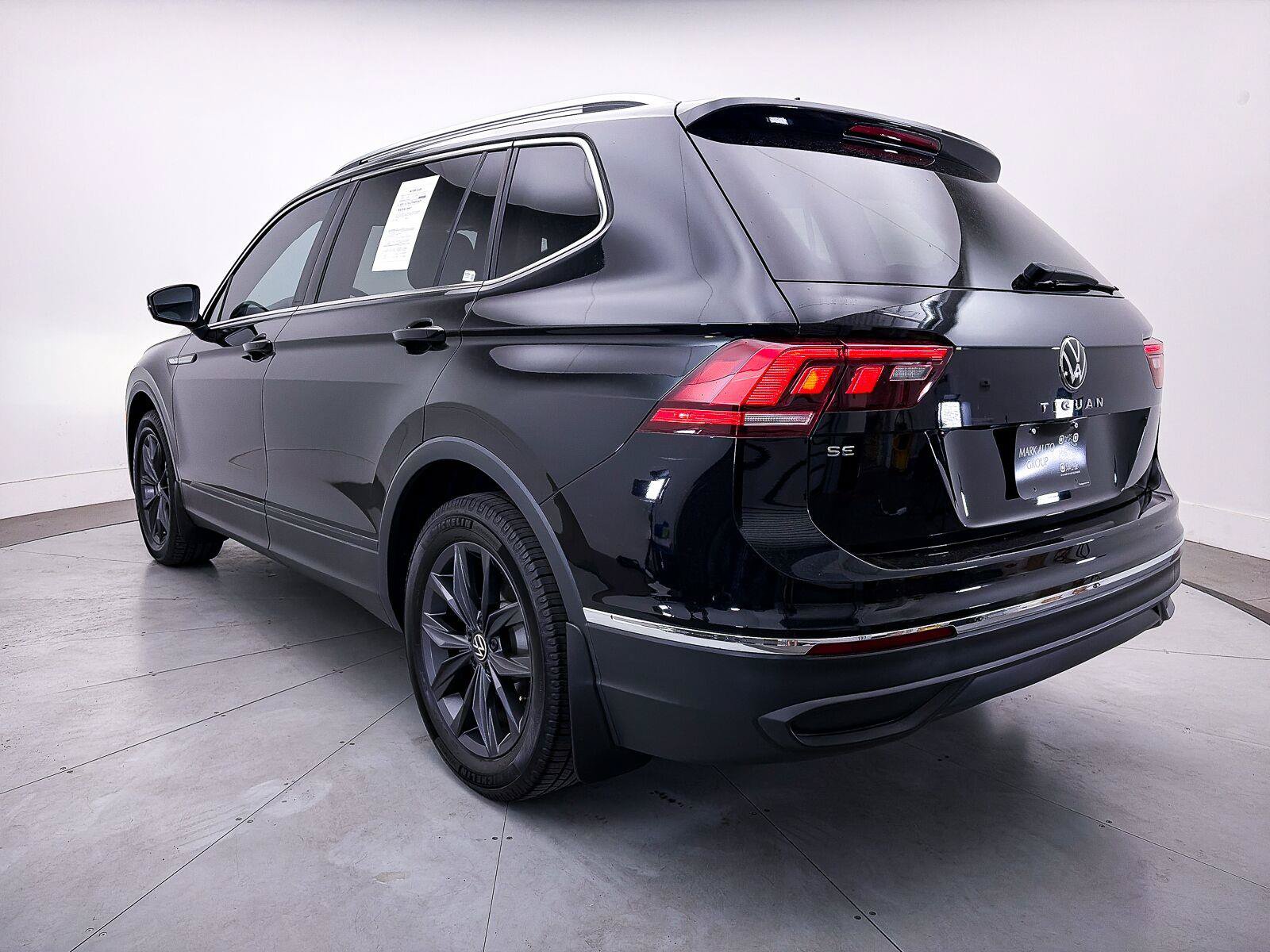 Used 2022 Volkswagen Tiguan SE FWD image 12