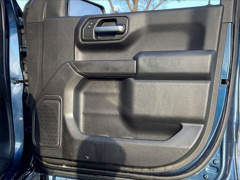 Used 2019 Chevrolet Silverado 1500 Custom w/ Custom Value Package image 11