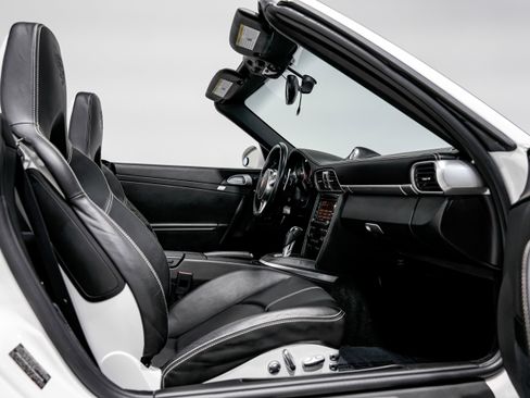 Used 2011 Porsche 911 Turbo S image 30