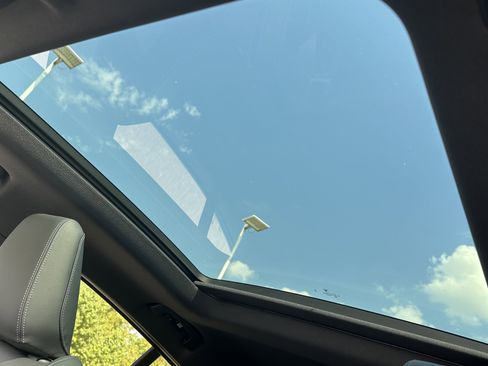 Used 2026 BMW X2 xDrive28i w/ Technology Package image 26