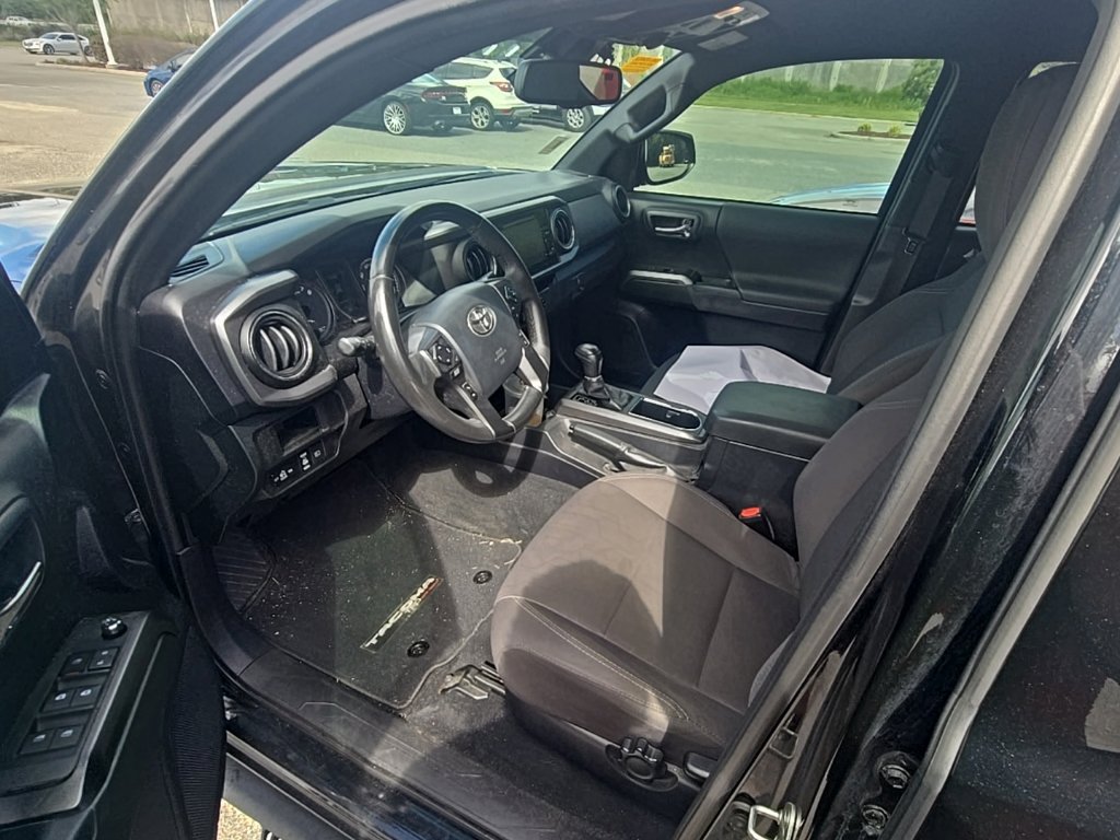 Used 2018 Toyota Tacoma TRD Off-Road w/ Technology Package AWD/4WD image 12