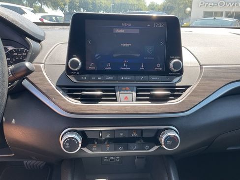 Used 2024 Nissan Altima 2.5 SV FWD image 26