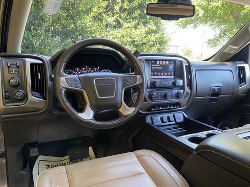 Used 2018 GMC Sierra 1500 Denali w/ Denali Ultimate Package AWD/4WD image 32