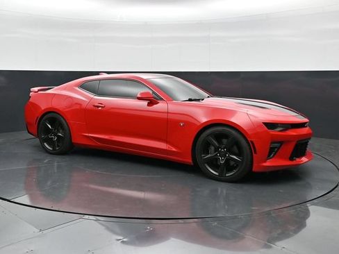 Used 2018 Chevrolet Camaro SS RWD image 3