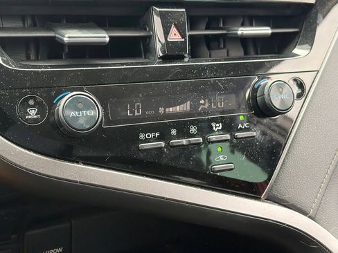 Used 2023 Toyota Camry SE FWD image 9