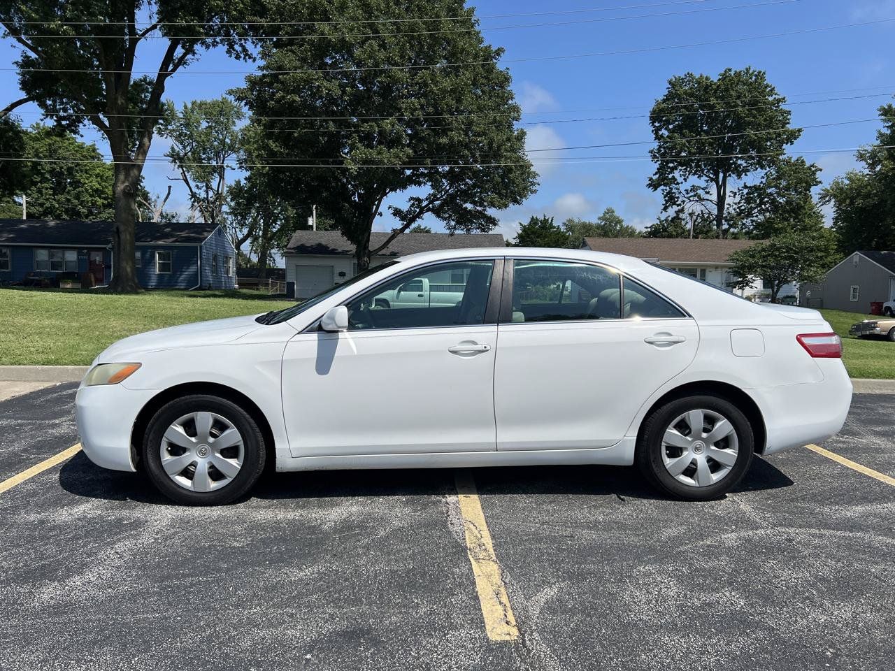 Used 2009 Toyota Camry FWD image 2