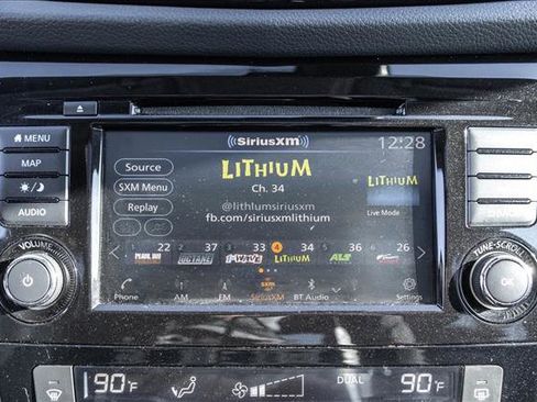 Used 2020 Nissan Rogue SL w/ Premium Package image 15