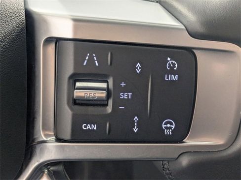 Used 2023 Land Rover Discovery S image 16