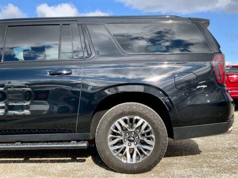 Used 2025 Chevrolet Suburban Z71 AWD/4WD image 11