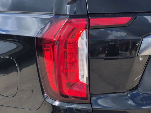 Used 2021 GMC Yukon XL AT4 w/ AT4 Premium Plus Package AWD/4WD image 29