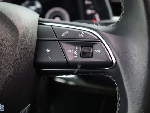 Used 2022 Audi Q8 Premium image 17