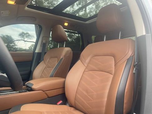 Used 2025 Nissan Pathfinder Platinum w/ Cargo Package AWD/4WD image 12