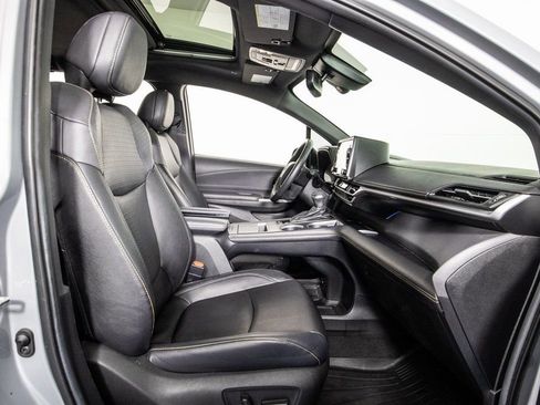 Used 2024 Toyota Sienna XLE Woodland Edition image 10