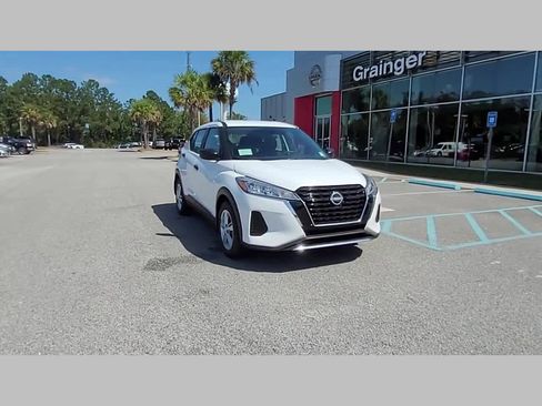 New 2025 Nissan Kicks Play S image 17