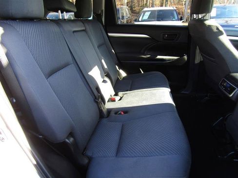 Used 2019 Toyota Highlander LE image 35