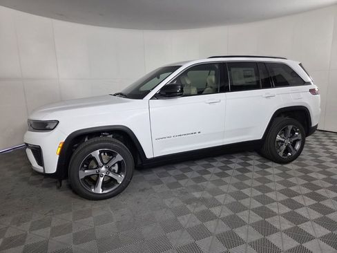 New 2026 Jeep Grand Cherokee Limited RWD image 6