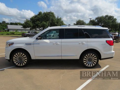 Used 2020 Lincoln Navigator Reserve w/ Luxury Package image 2