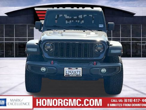 Used 2024 Jeep Gladiator Rubicon w/ Technology Group AWD/4WD image 2