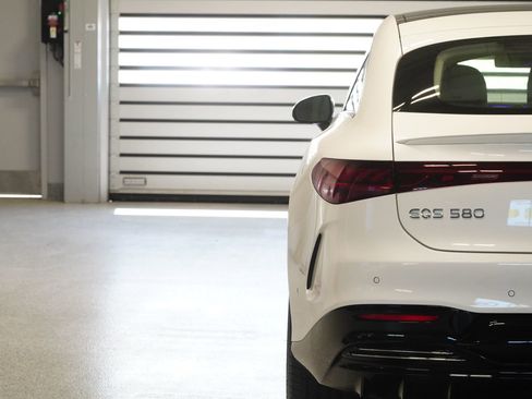 Used 2023 Mercedes-Benz EQS 580 4MATIC Sedan image 9