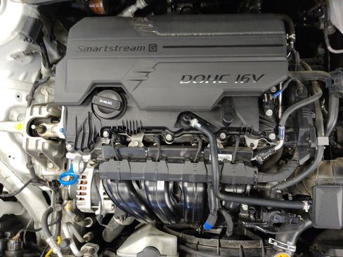 Used 2025 Hyundai Elantra SEL FWD image 30