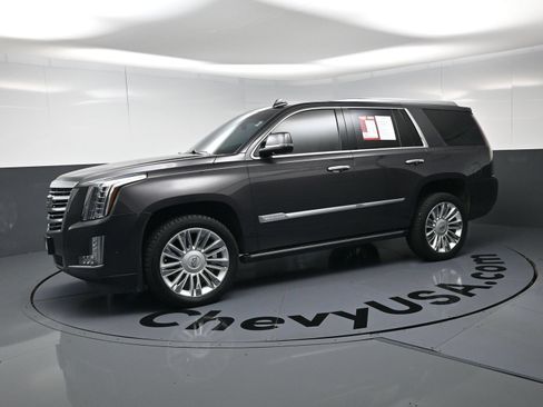Used 2018 Cadillac Escalade Platinum AWD/4WD image 6