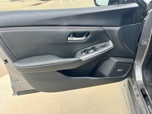 Used 2023 Nissan Sentra SR w/ SR Premium Package FWD image 9
