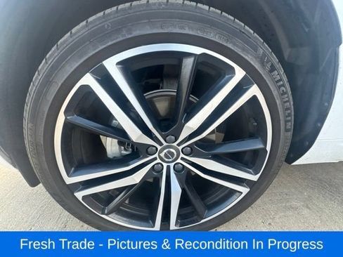 Used 2021 Volvo XC60 T5 R-Design w/ Advanced Package AWD/4WD image 9